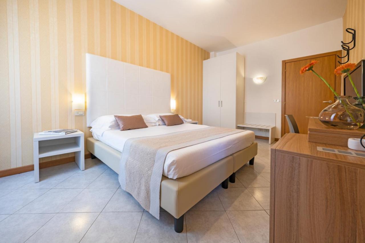 Hotel Al Sole Бардолино Екстериор снимка
