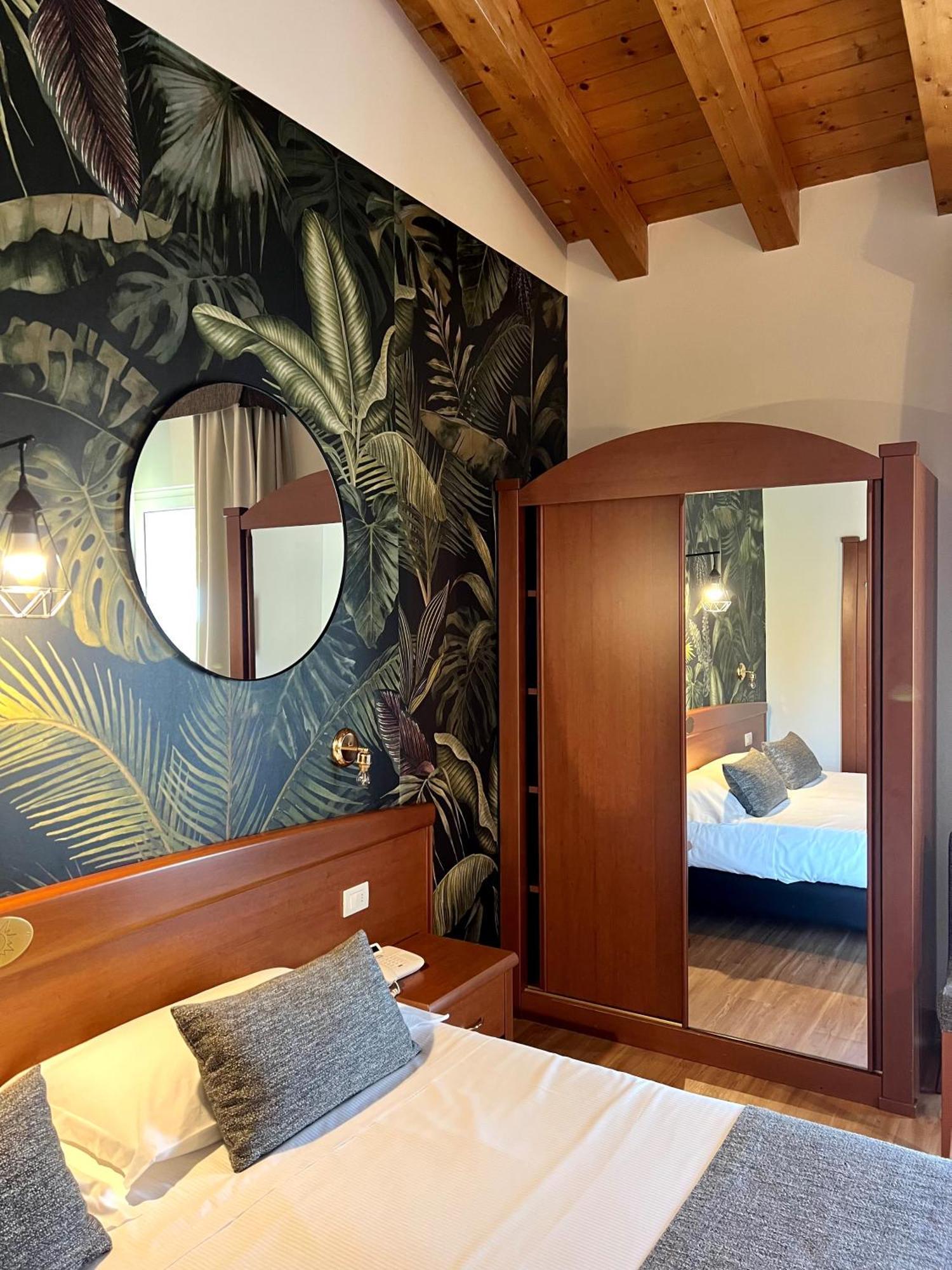 Hotel Al Sole Бардолино Екстериор снимка